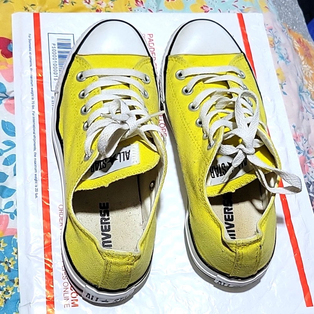 Lemon yellow Converse size 8